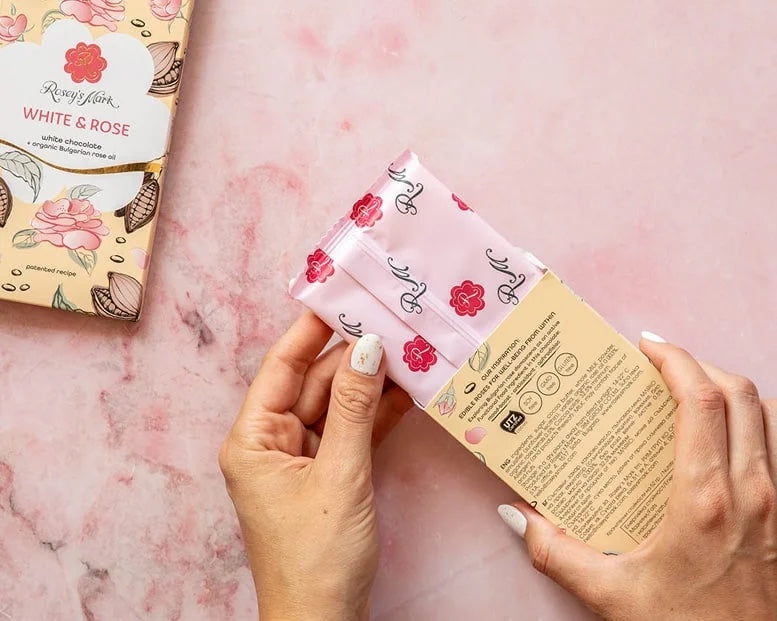 Бял шоколад с рози