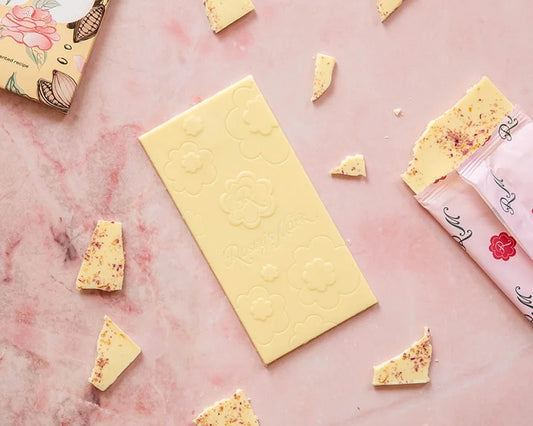 Бял шоколад с рози