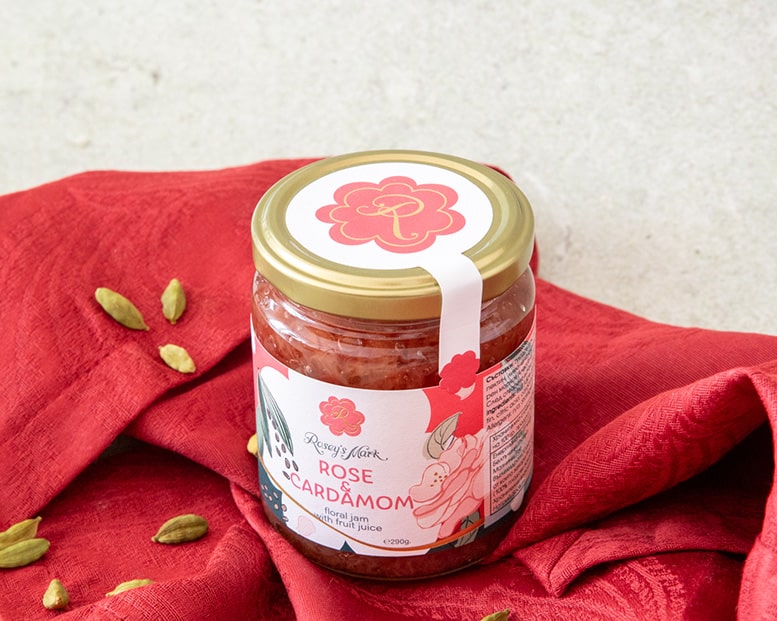 Рози за Коледа – чай и сладко