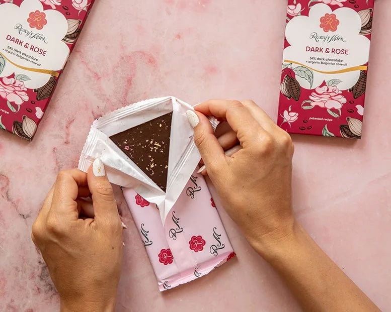 Черен шоколад с рози