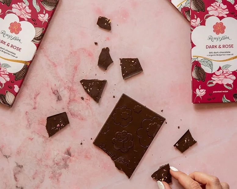 Черен шоколад с рози