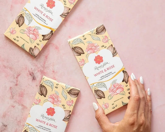 Бял шоколад с рози